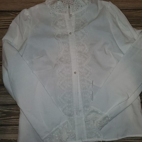 Scallop Front Top - Picture 4 of 5